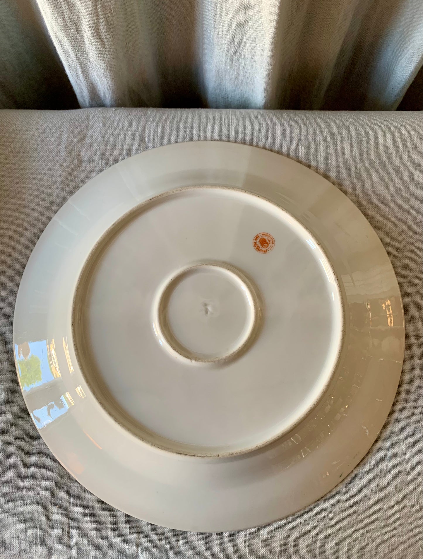 LARGE CIRCULAR DISH