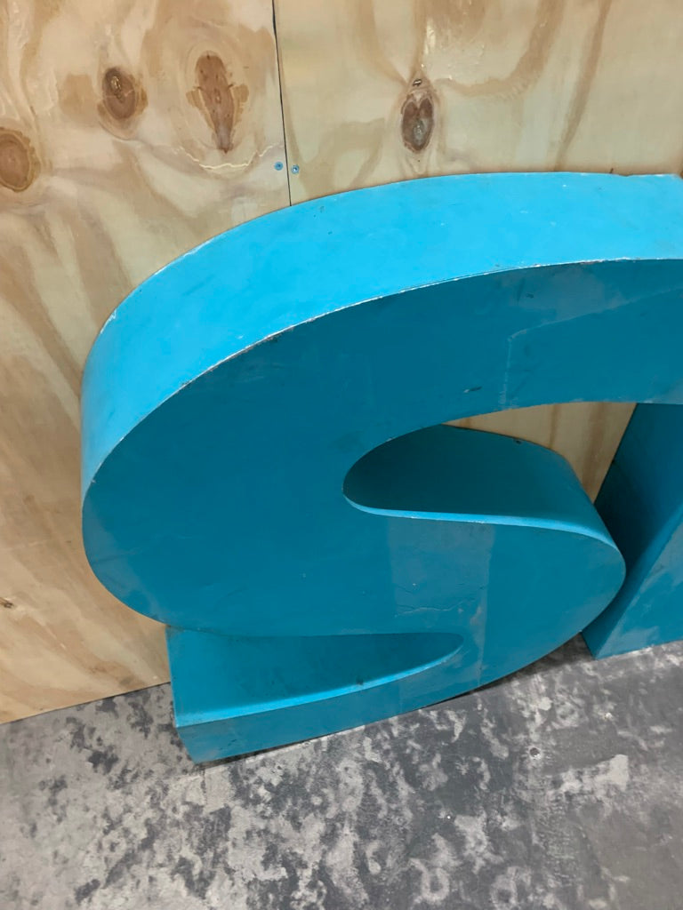 Gigant Vintage Facade Letters S & E