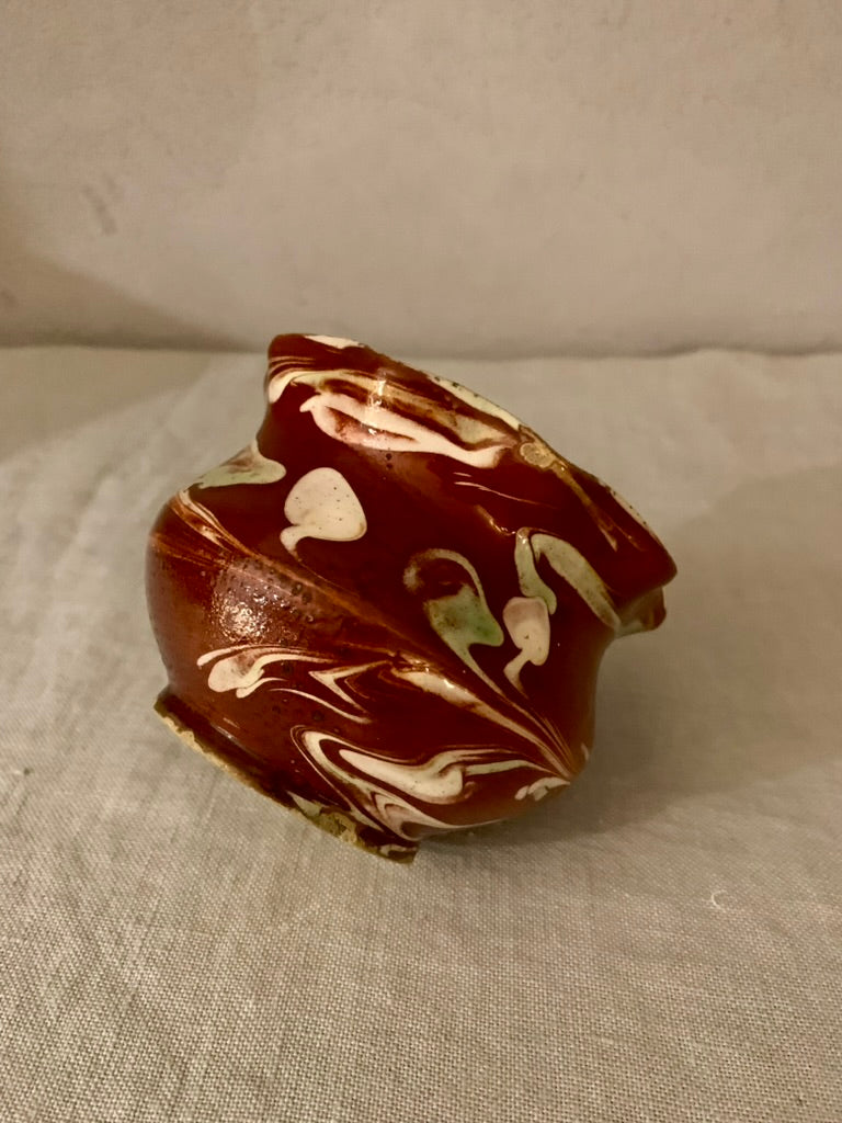 Ceramic bowl with frilled edge