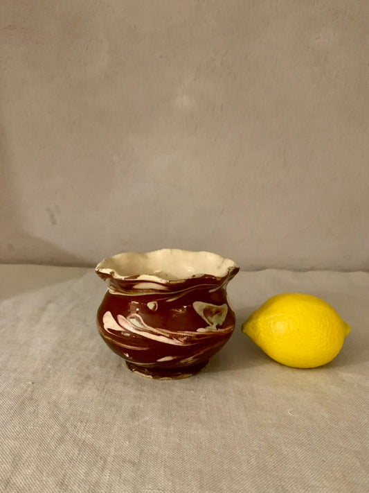 Ceramic bowl with frilled edge